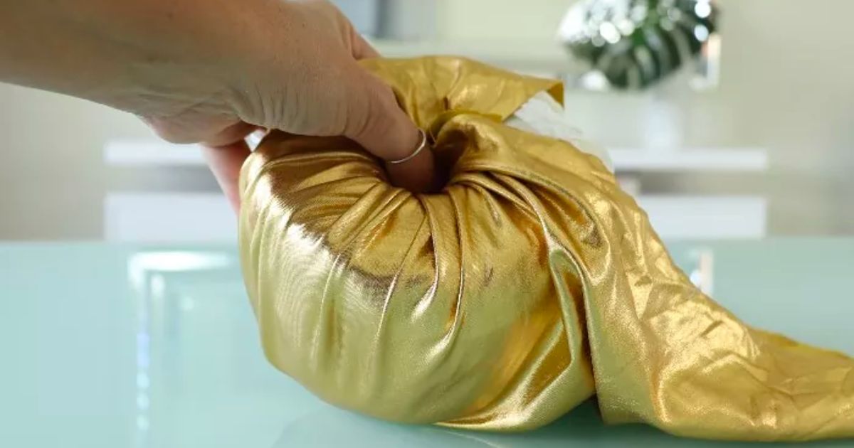 How to Make a Pumpkin With Toilet Paper