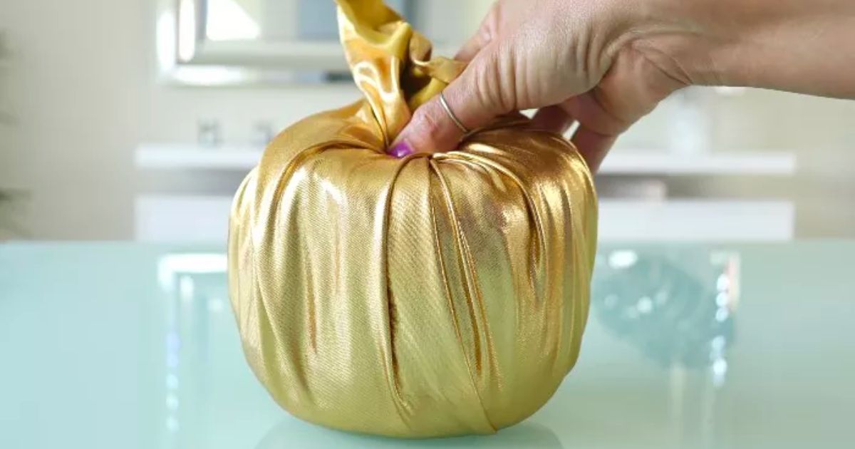 How to Make a Pumpkin With Toilet Paper