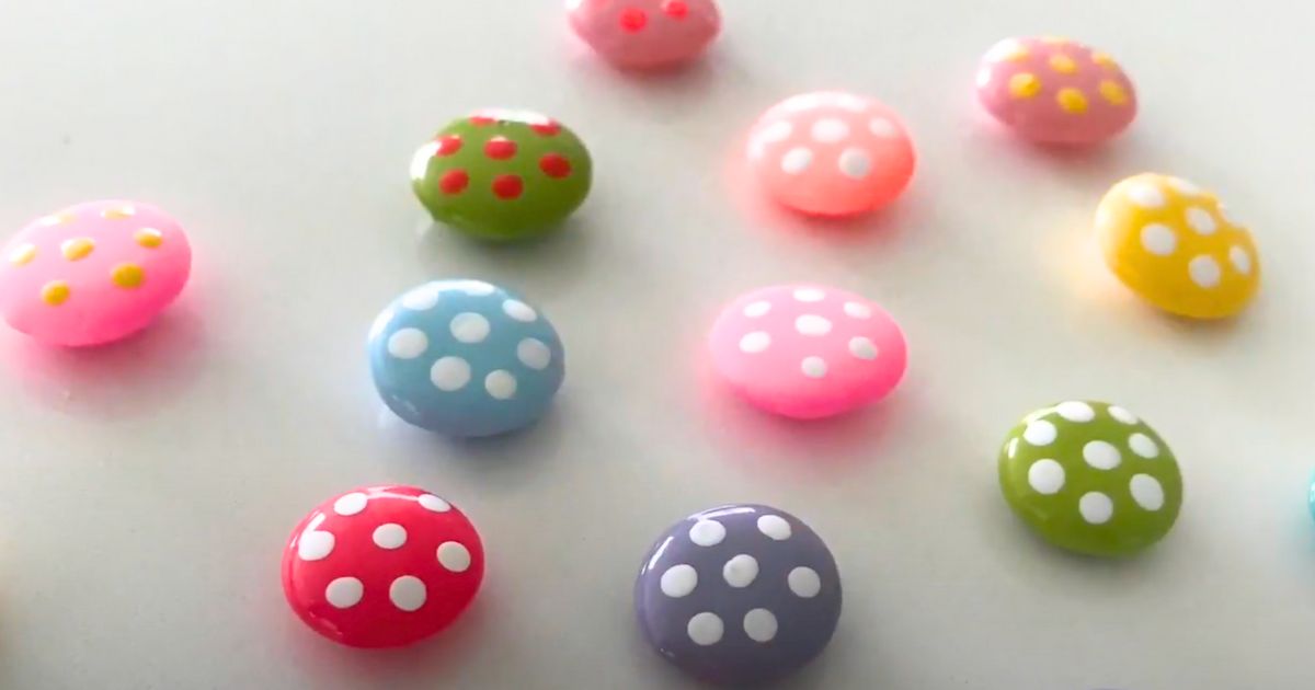 How to Make Beads With Hot Glue for Decorative Uses